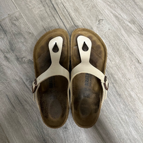 Women’s Gizeh Birkenstocks, Gold, EU 37, US 6-6.5 - Picture 2 of 5